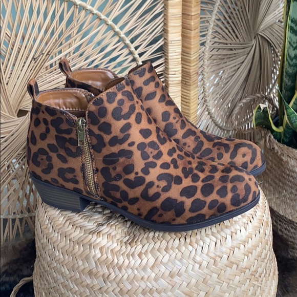 Pierre Dumas Shoes - NEW Leopard Ankle Booties
